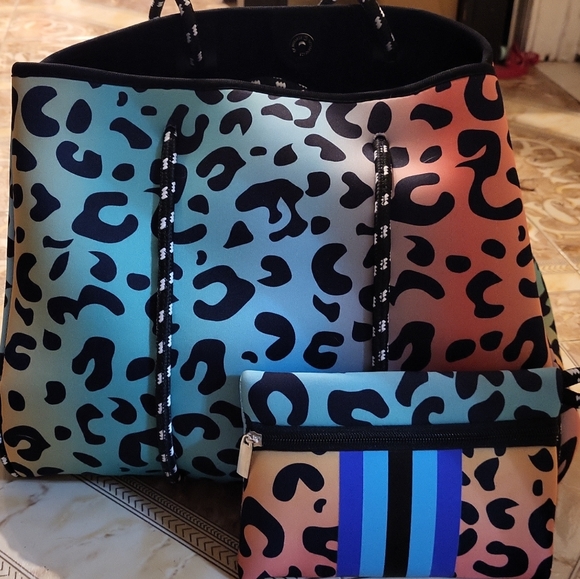 Leopard Neoprene Tote - Picture 1 of 1
